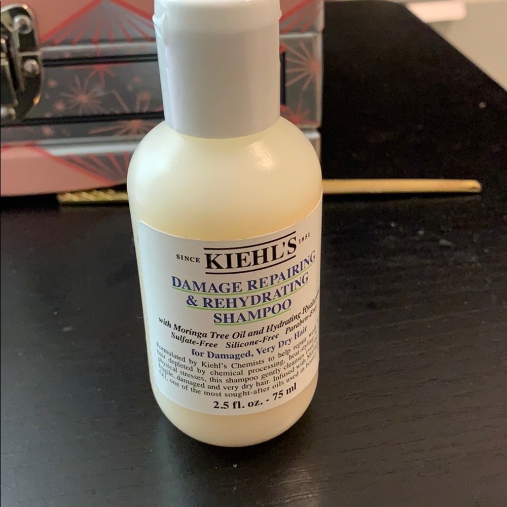 Kiehl’s Damage repairing and rehydrating shampoo